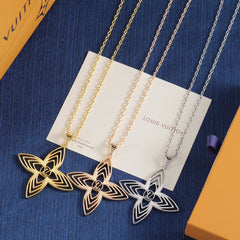 Four-cornered floral openwork necklace