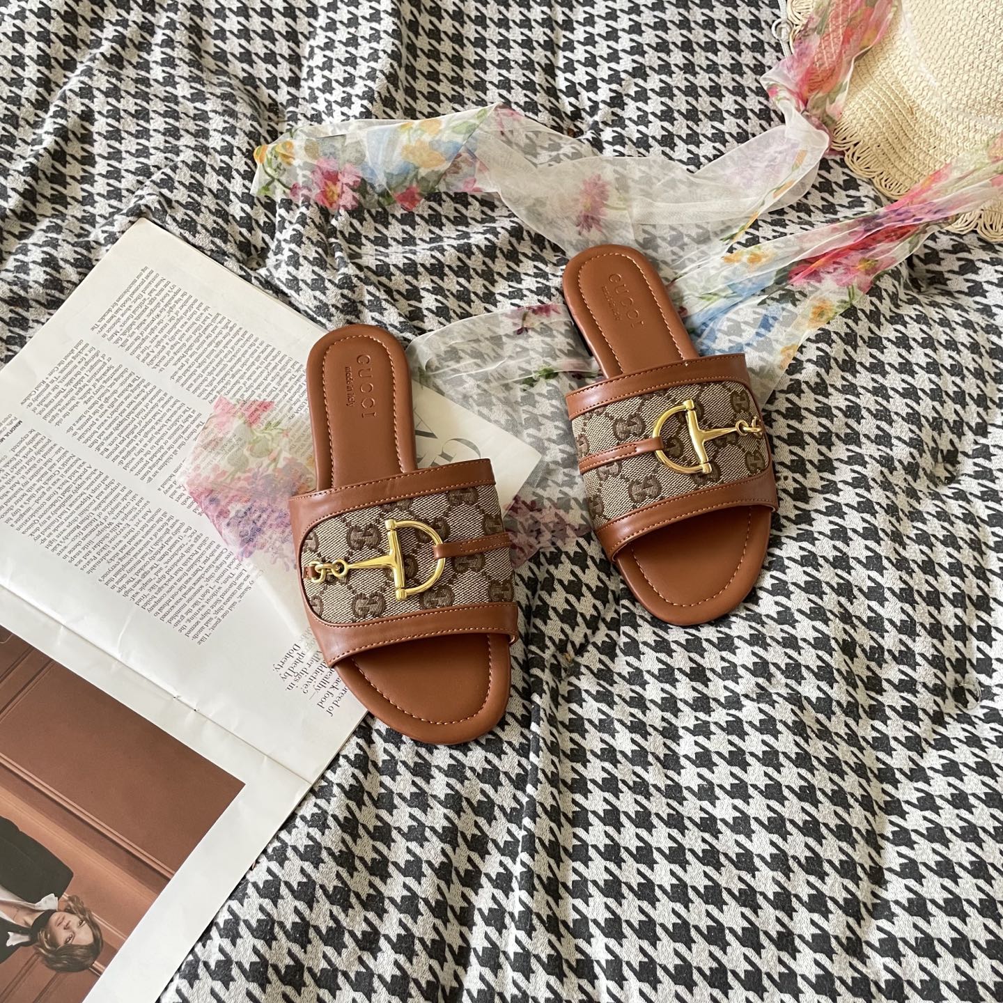 Fashionable metal buckle flat slippers