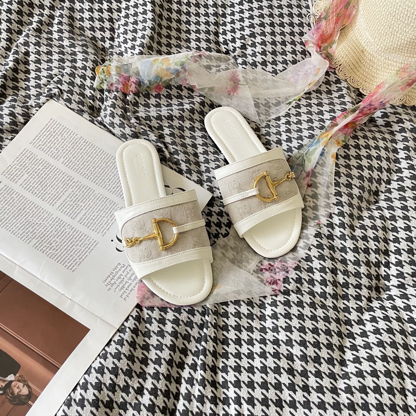 Fashionable metal buckle flat slippers