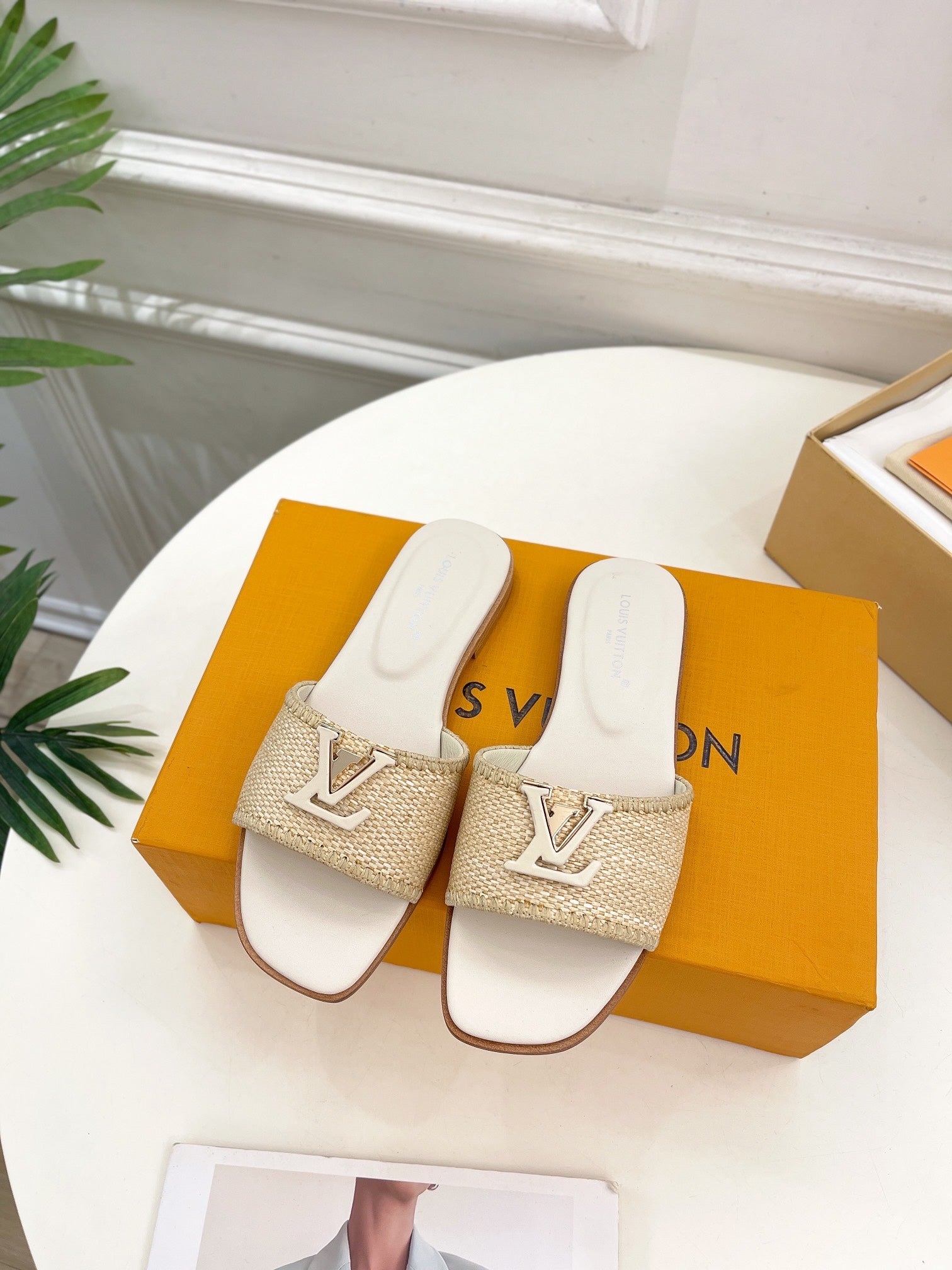 Straw Flat Slippers