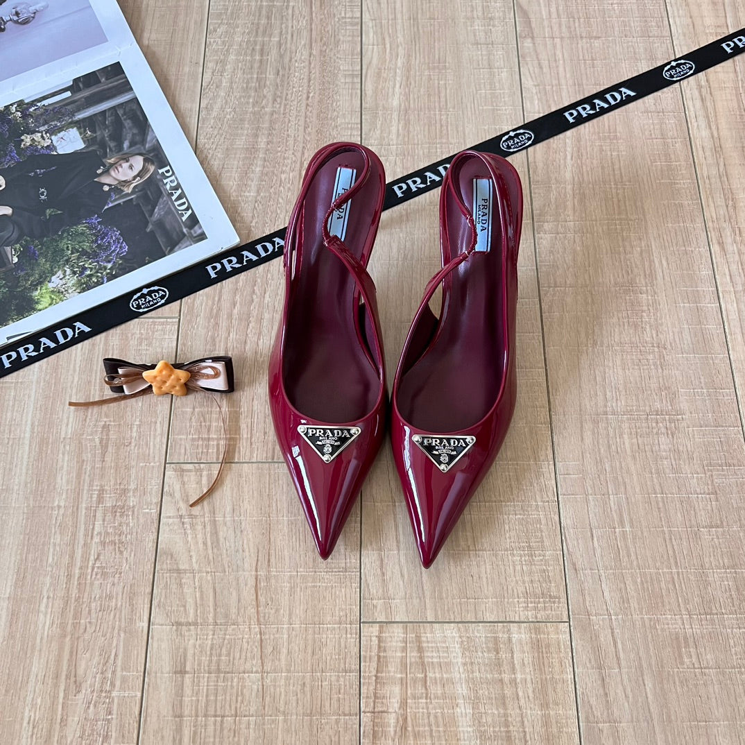 Fashionable triangle high heels