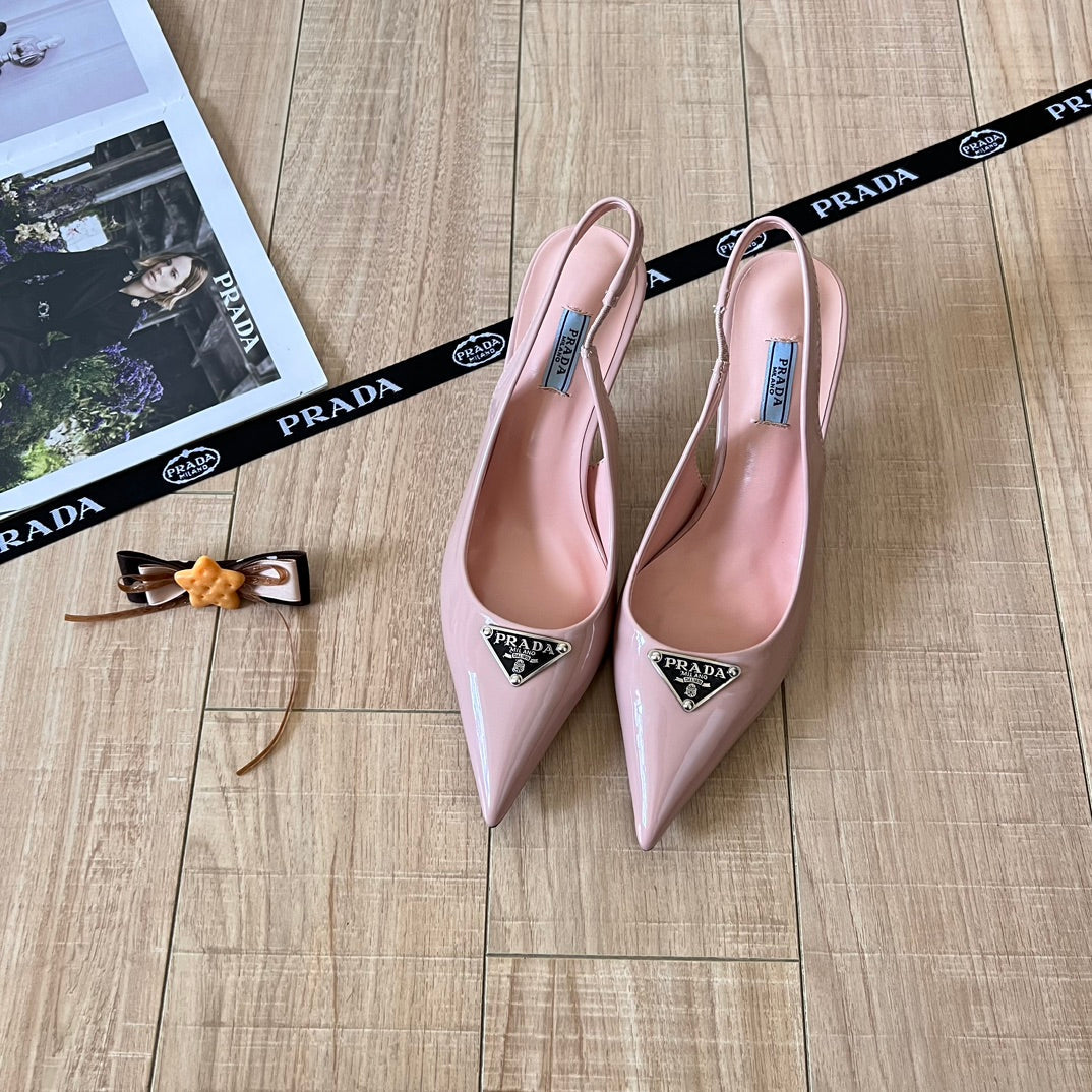 Fashionable triangle high heels