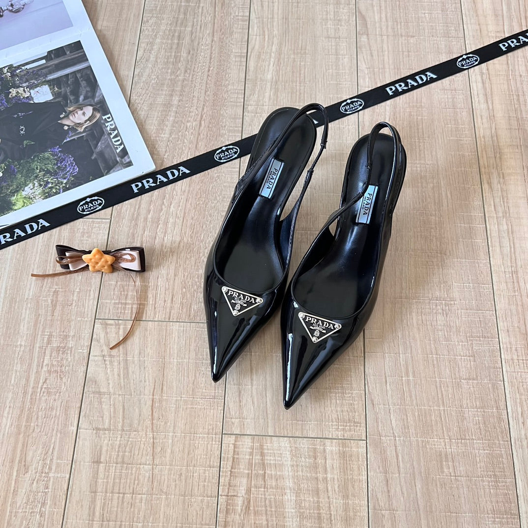 Fashionable triangle high heels