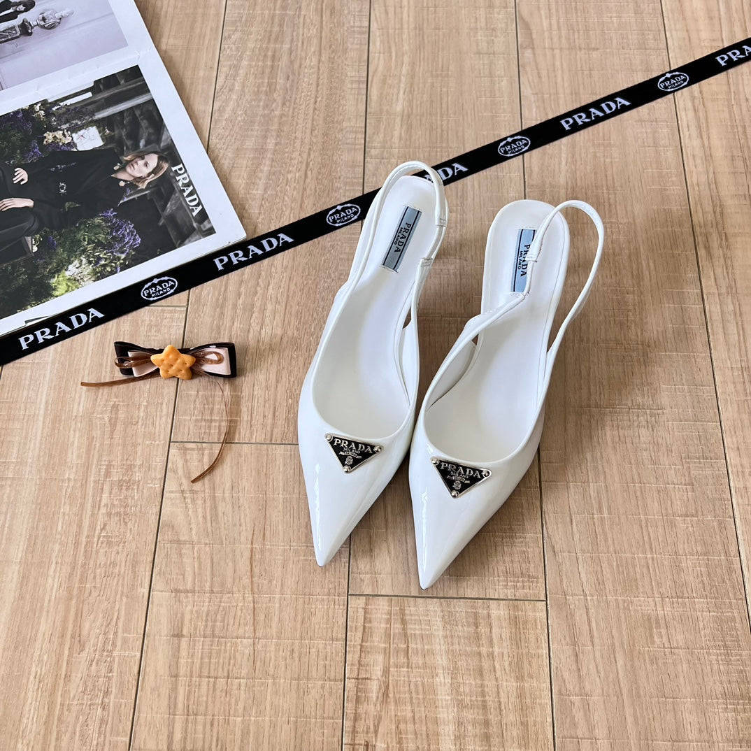 Fashionable triangle high heels