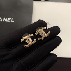 Fashionable rhinestone hollow stud earrings
