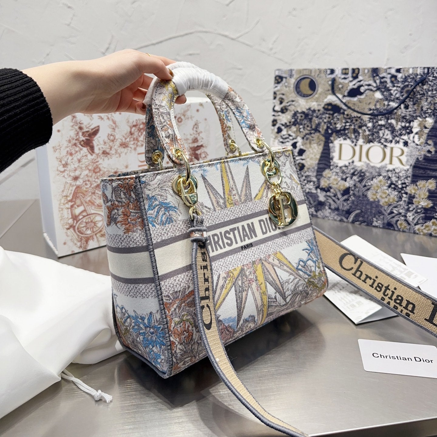 Lady Embroidered Bag