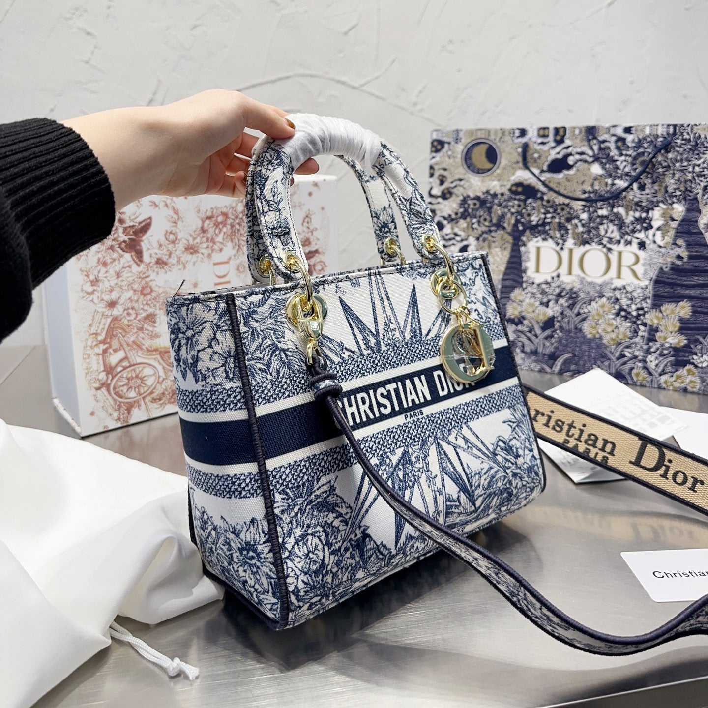 Lady Embroidered Bag