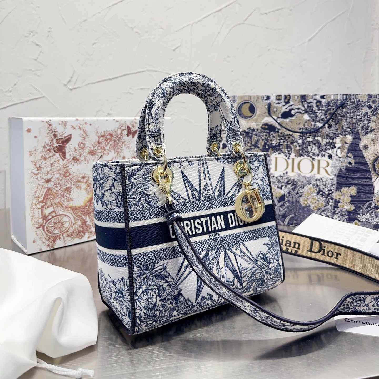 Lady Embroidered Bag