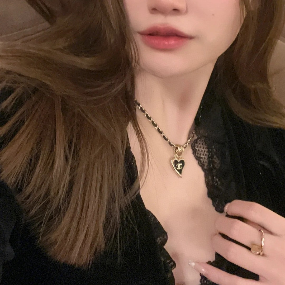 Heart-shaped Metal and Leather Necklace