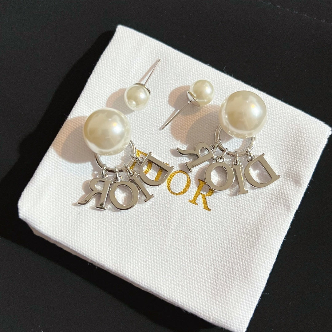 Fashionable pearl letter pendant earrings