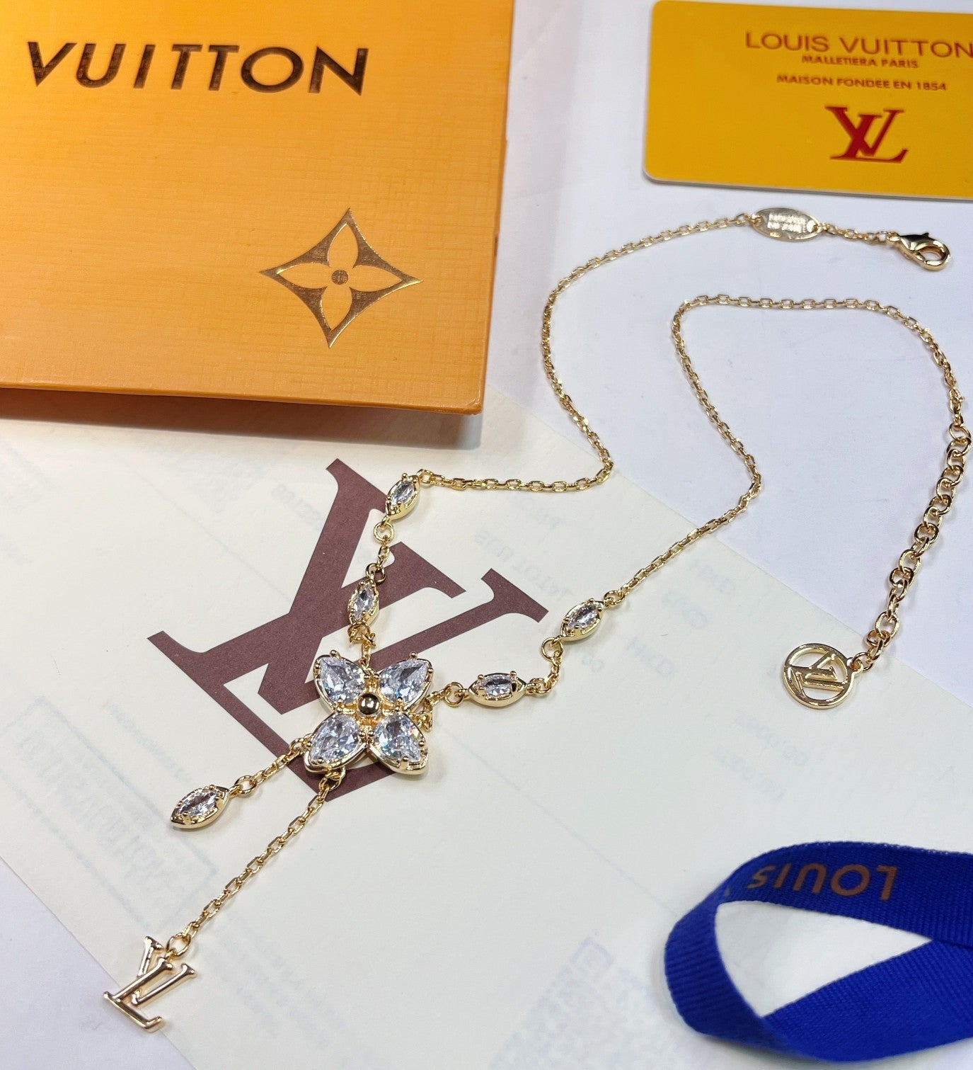 Floral crystal pendant necklace