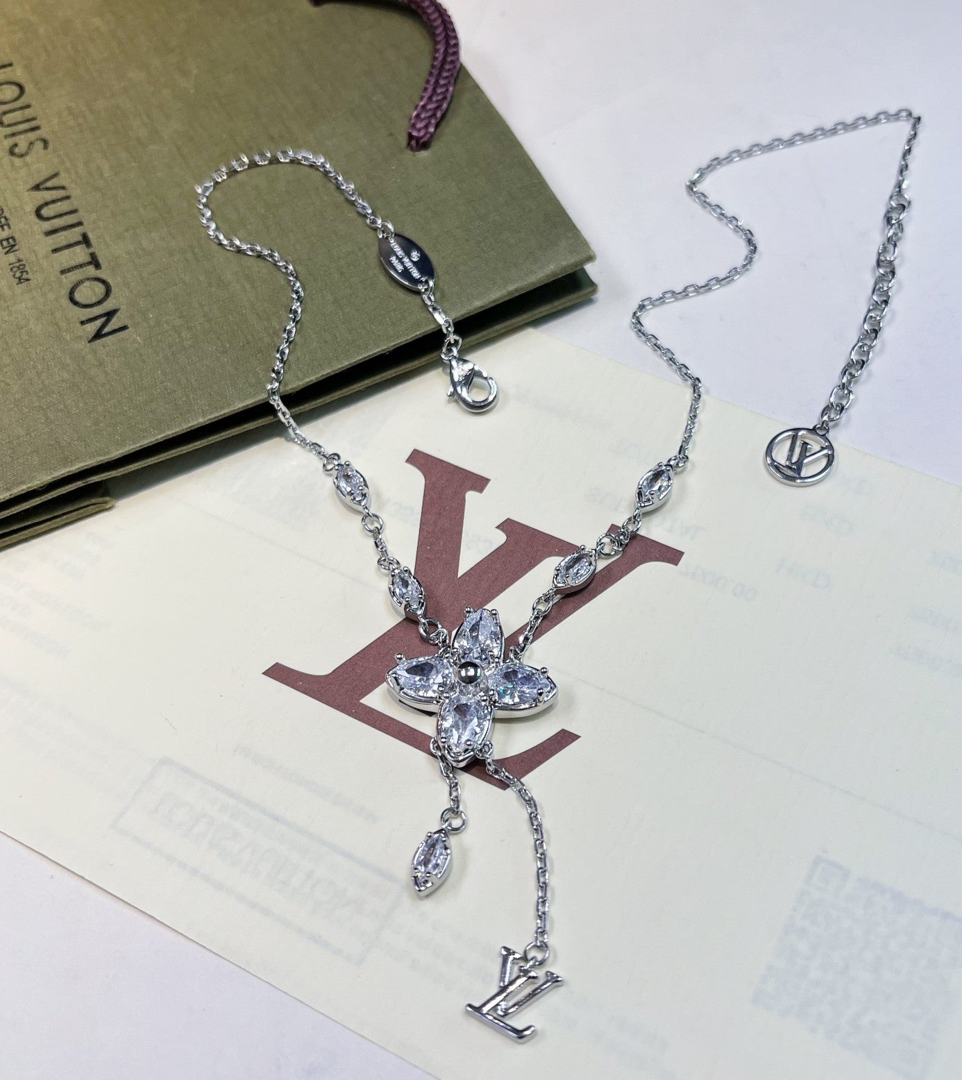 Floral crystal pendant necklace