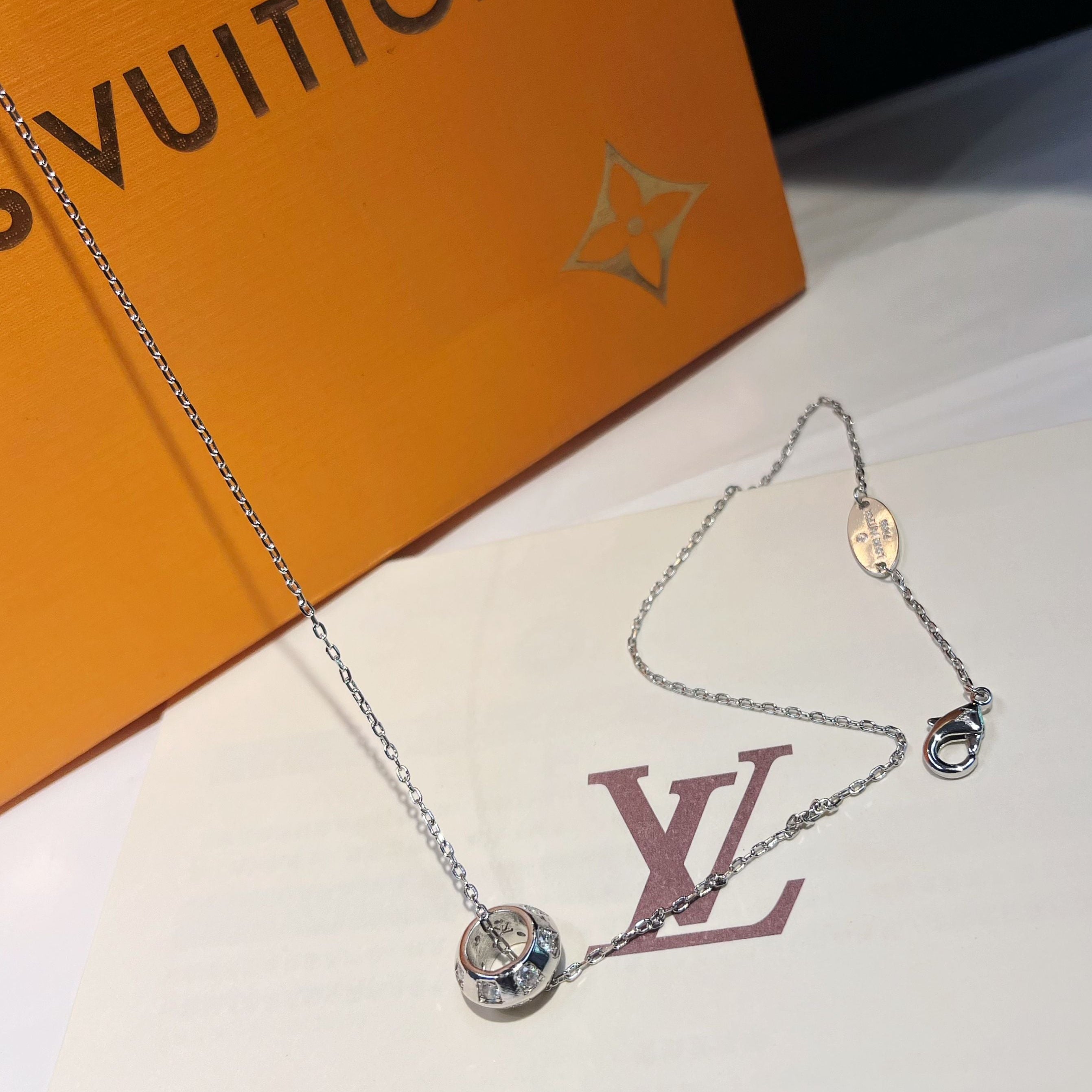 Checkerboard circle pendant necklace