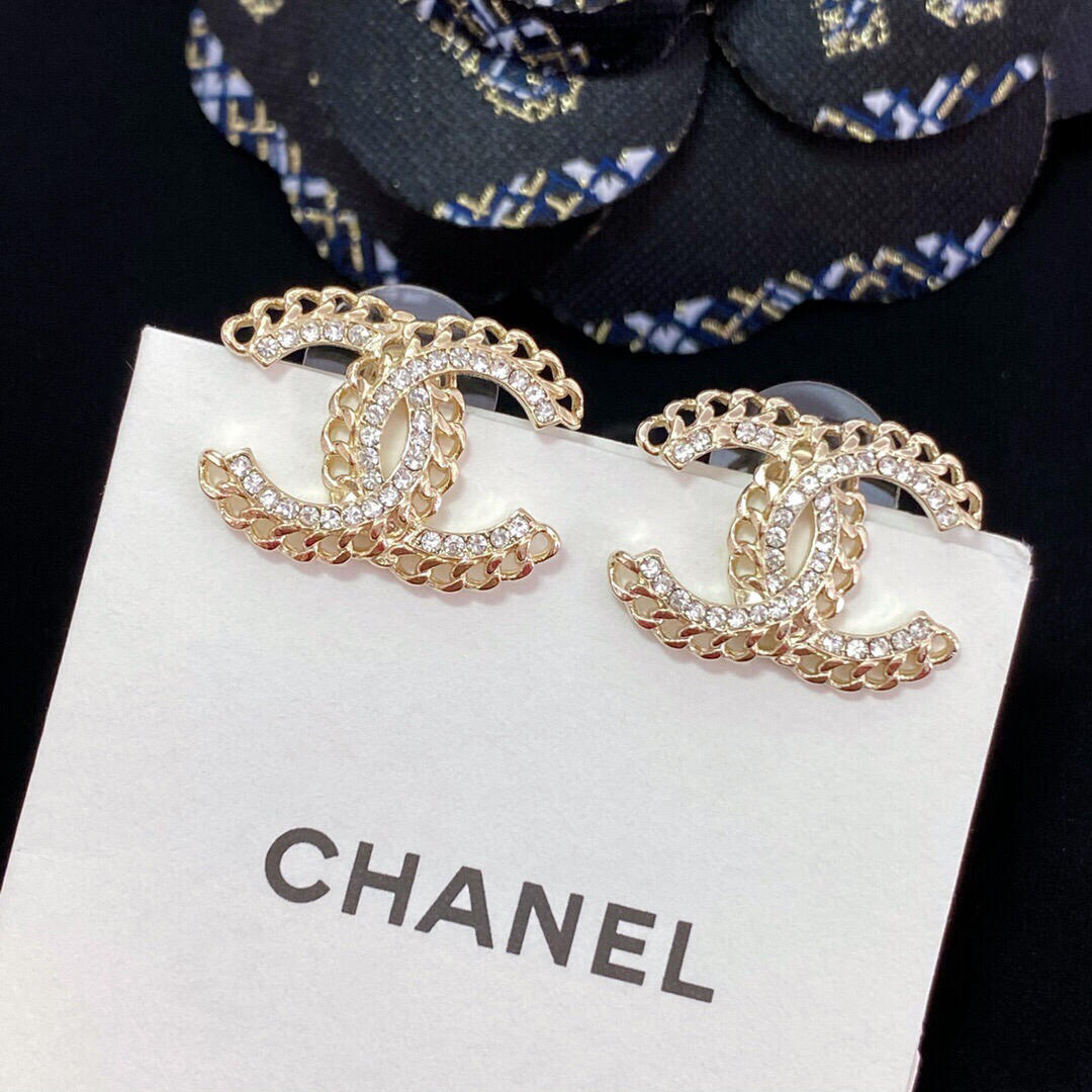 Fashionable rhinestone hollow stud earrings