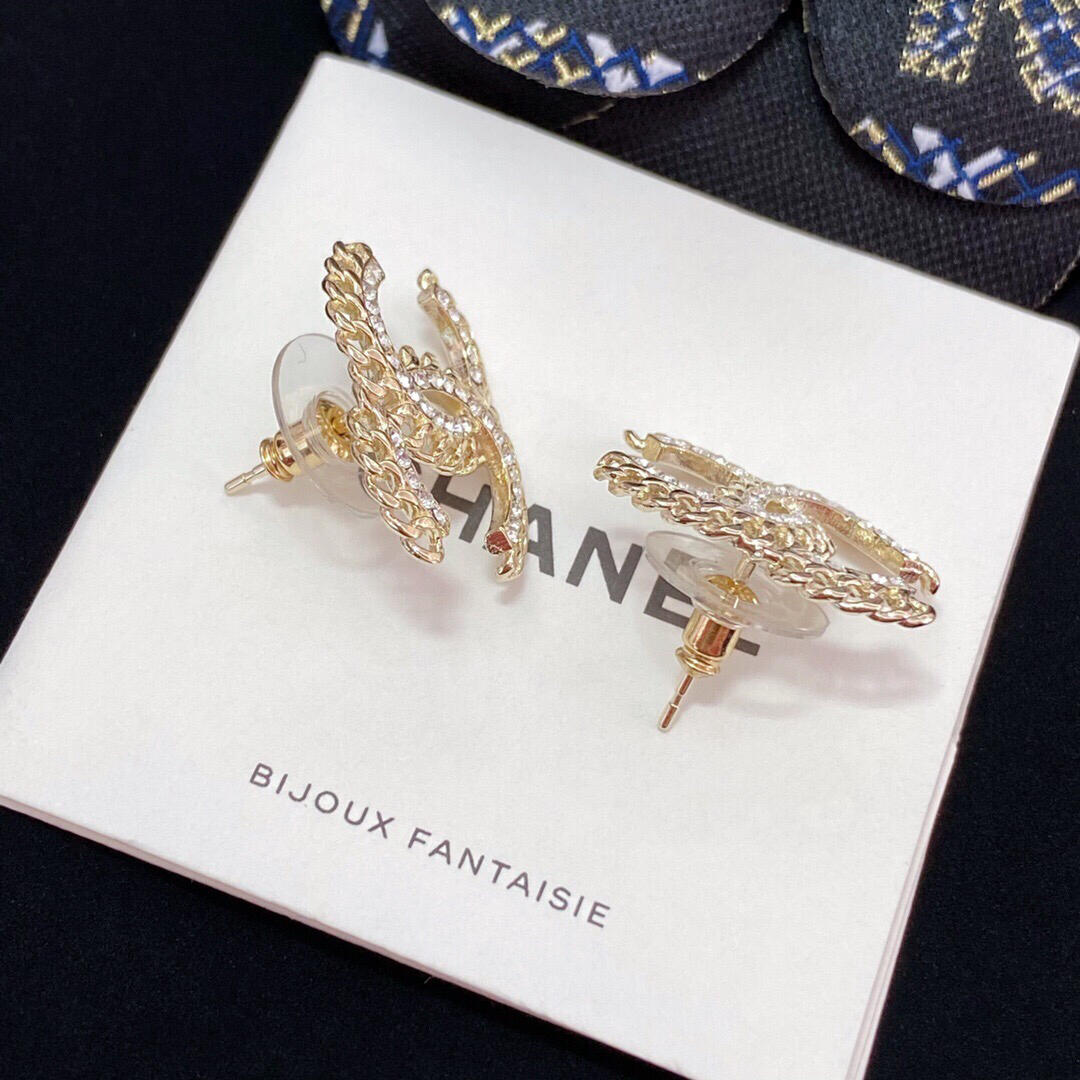 Fashionable rhinestone hollow stud earrings