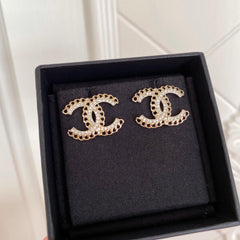 Fashionable rhinestone hollow stud earrings