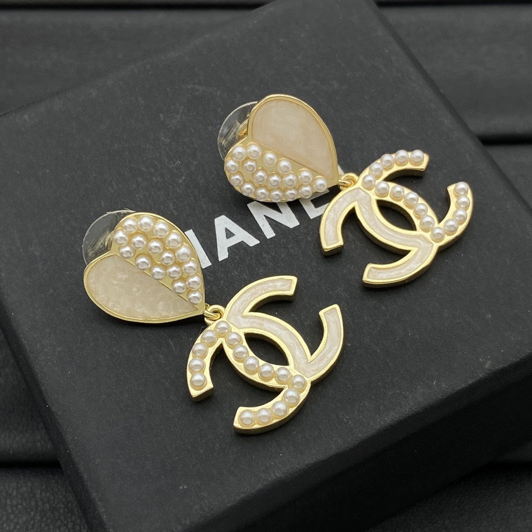Fashionable heart earrings