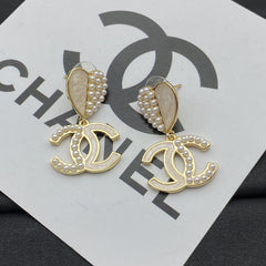 Fashionable heart earrings