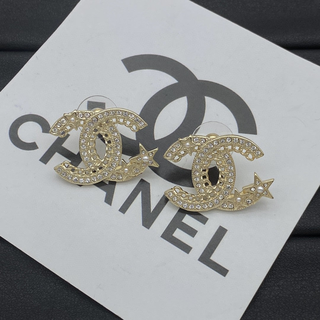 Star stud earrings
