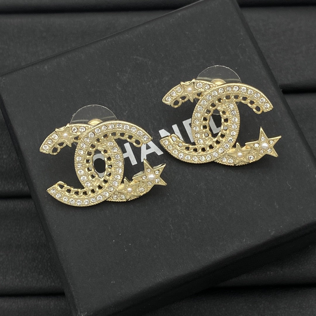 Star stud earrings