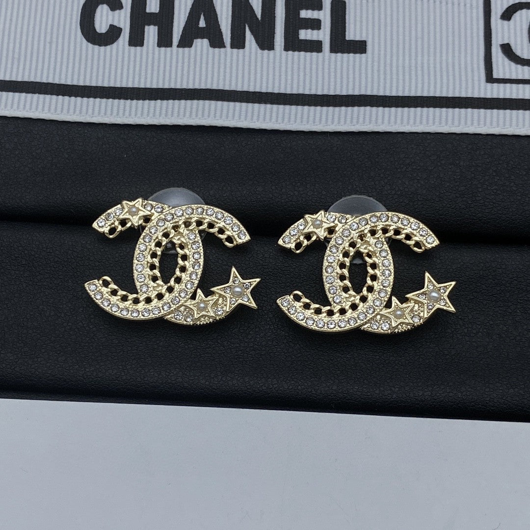 Star stud earrings