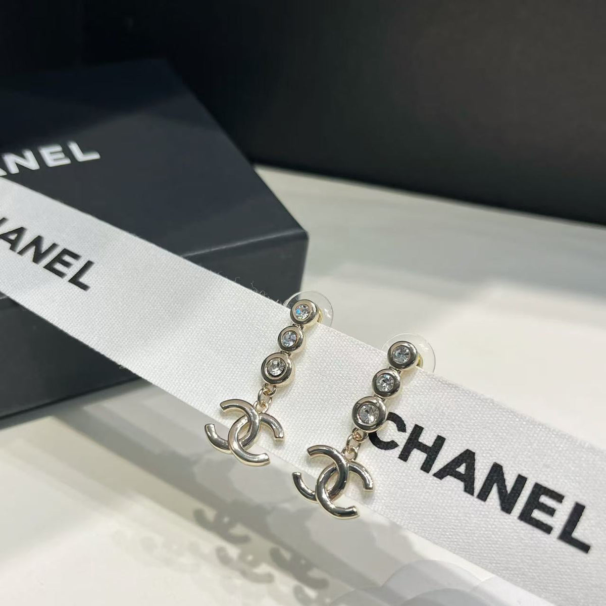 Fashionable Diamond Pendant Earrings