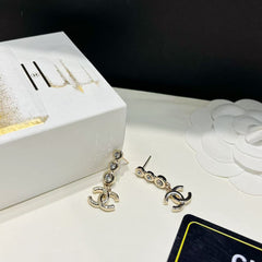 Fashionable Diamond Pendant Earrings