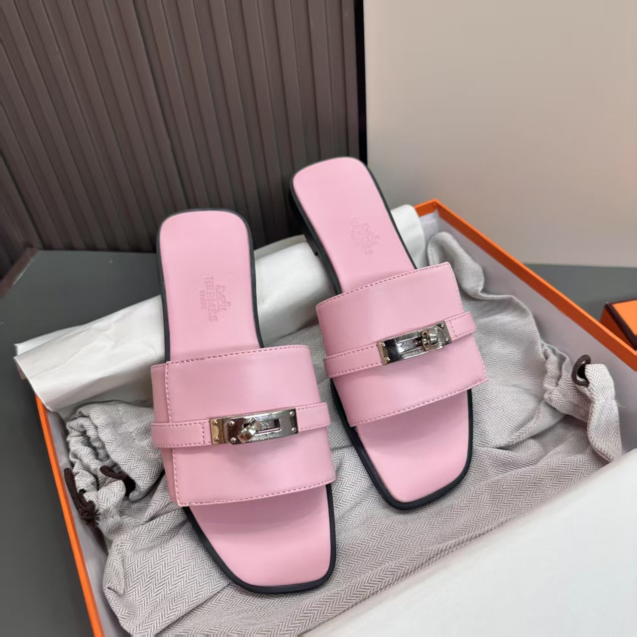 Leather and Rubber Flat Slippers