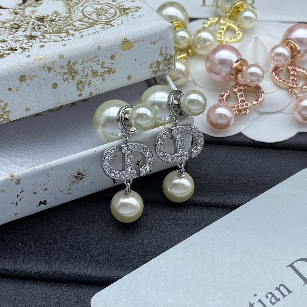 Elegant pearl earrings