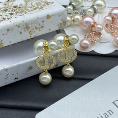 Elegant pearl earrings
