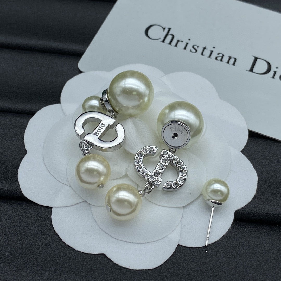 Elegant pearl earrings