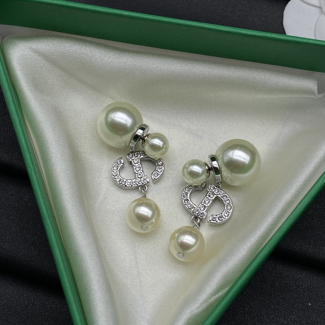 Elegant pearl earrings