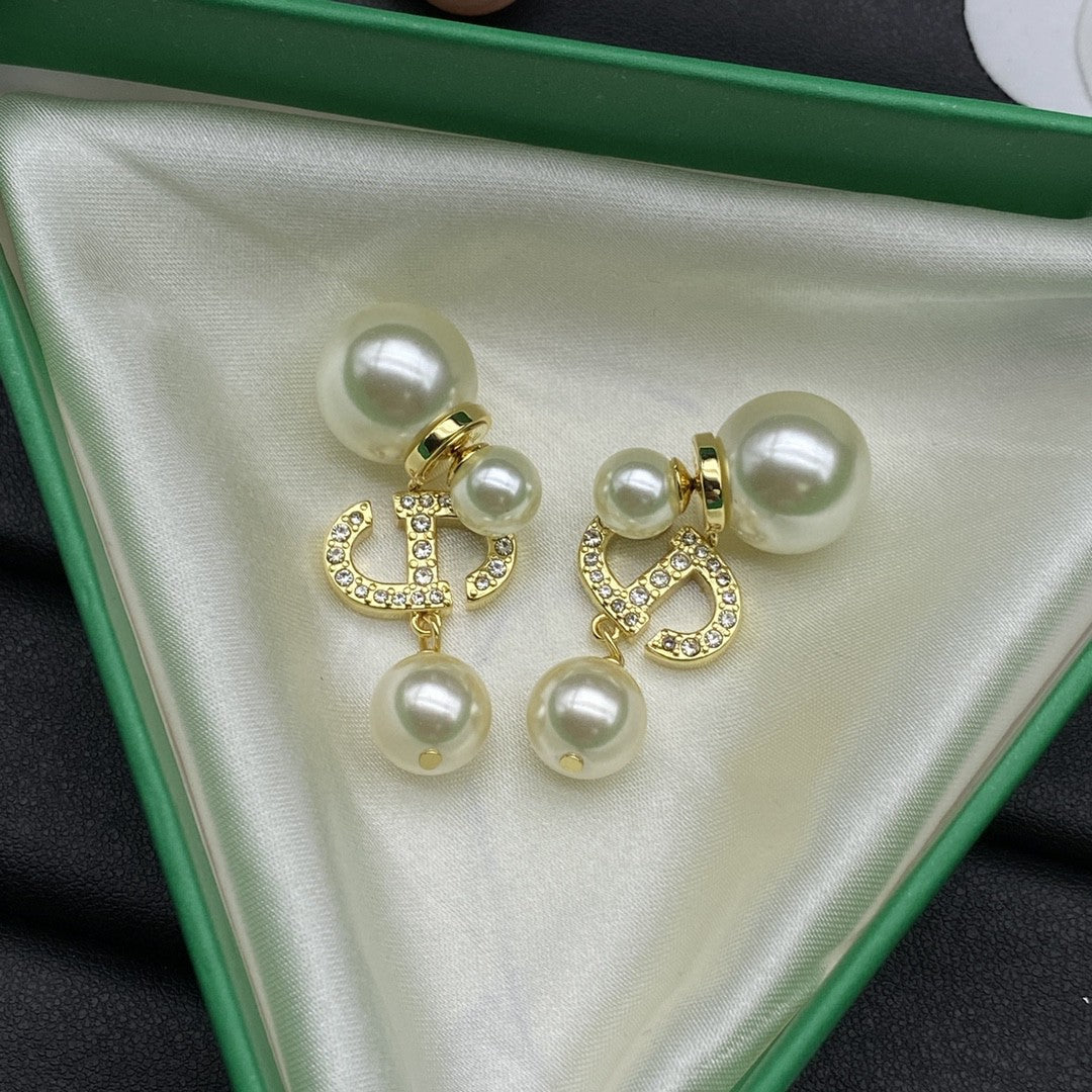 Elegant pearl earrings