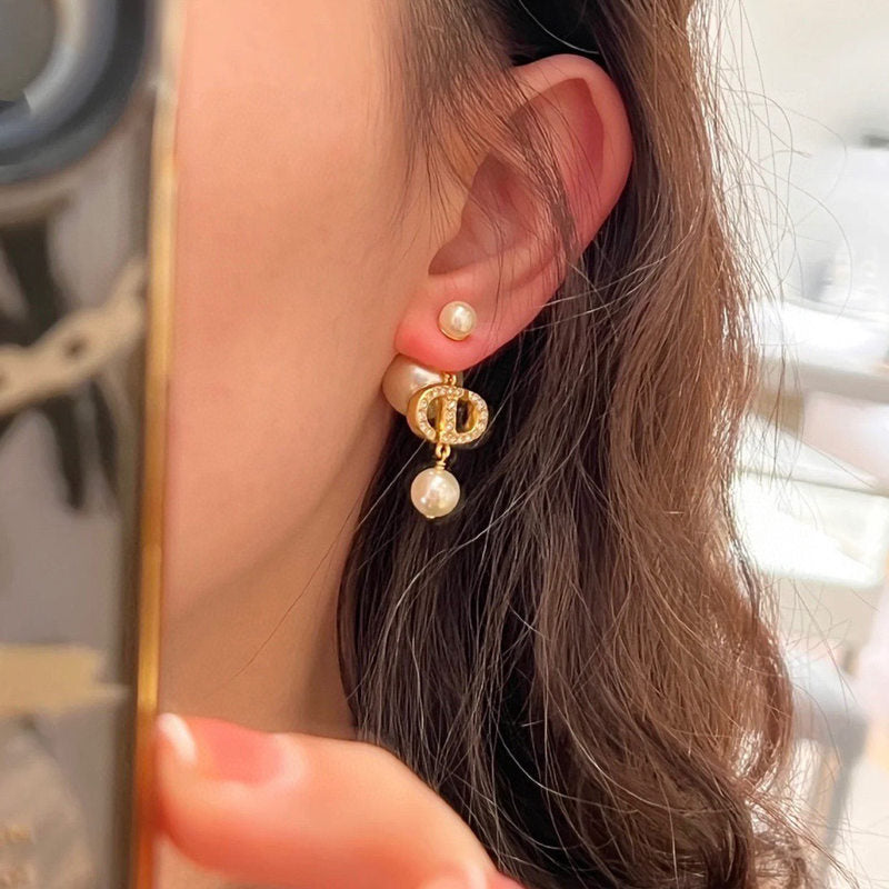 Elegant pearl earrings