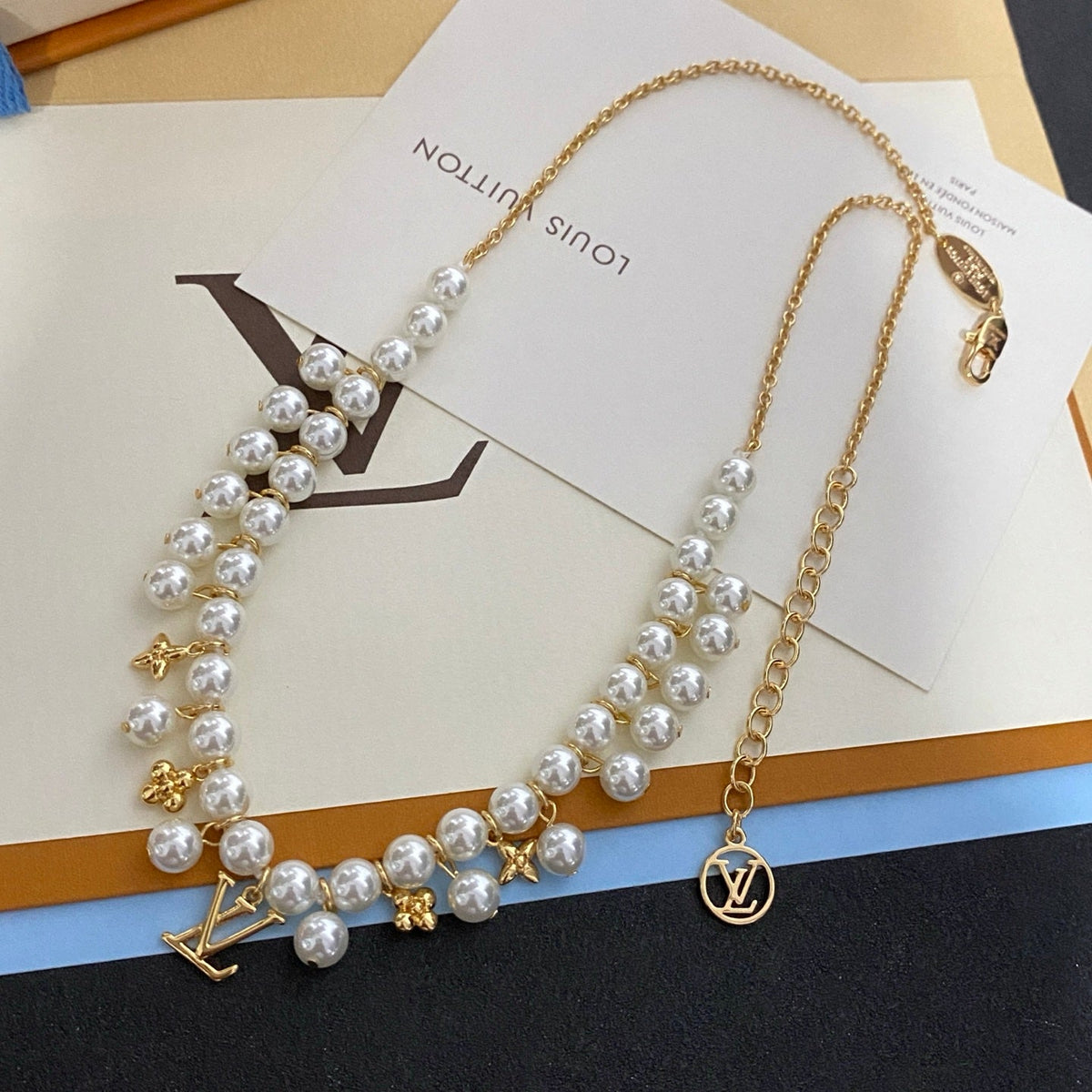 Fashionable double-row pearl necklace