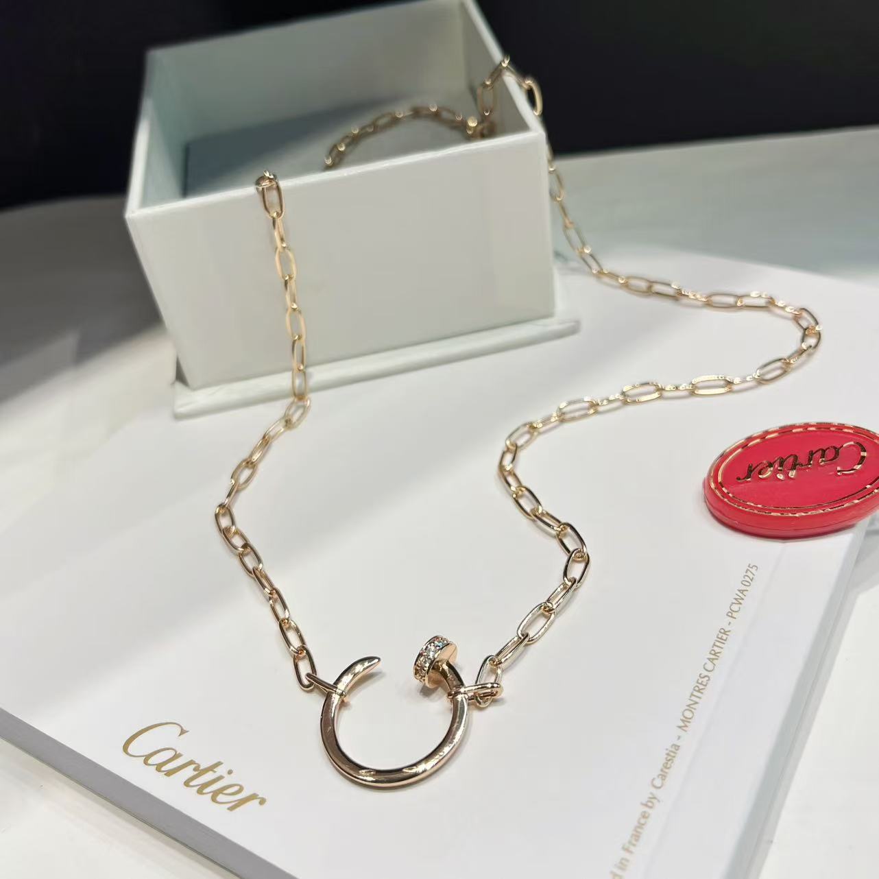 Classic stud necklace