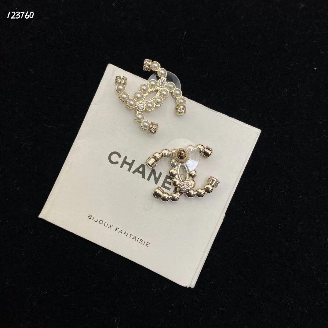 Elegant pearl stud earrings