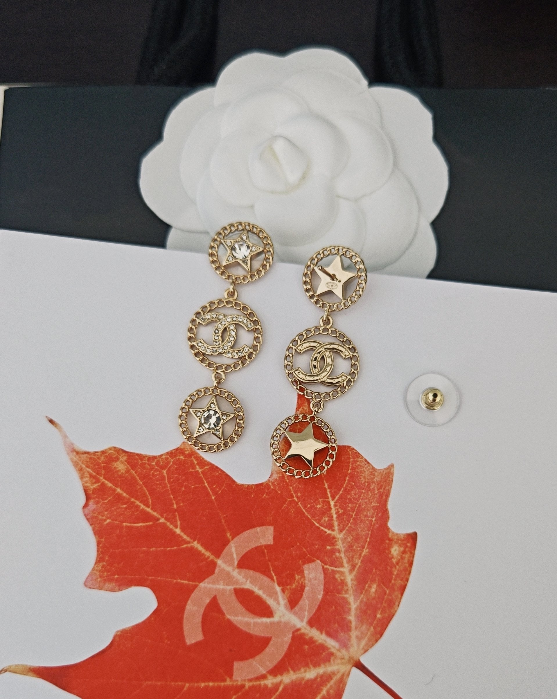 Fashionable diamond pendant earrings