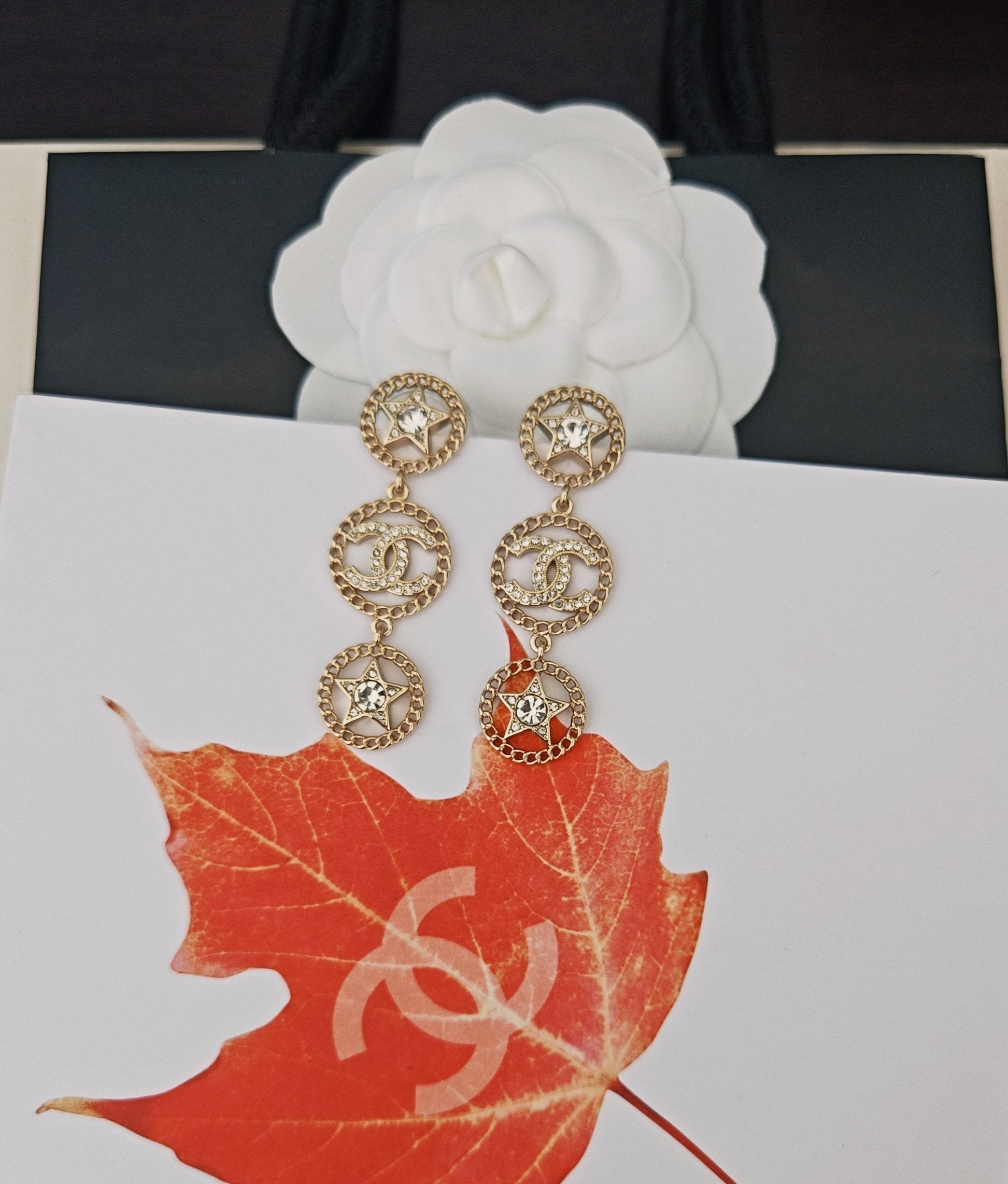 Fashionable diamond pendant earrings