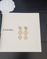 Fashionable diamond pendant earrings