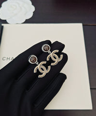 Fashionable two-tone black diamond earrings