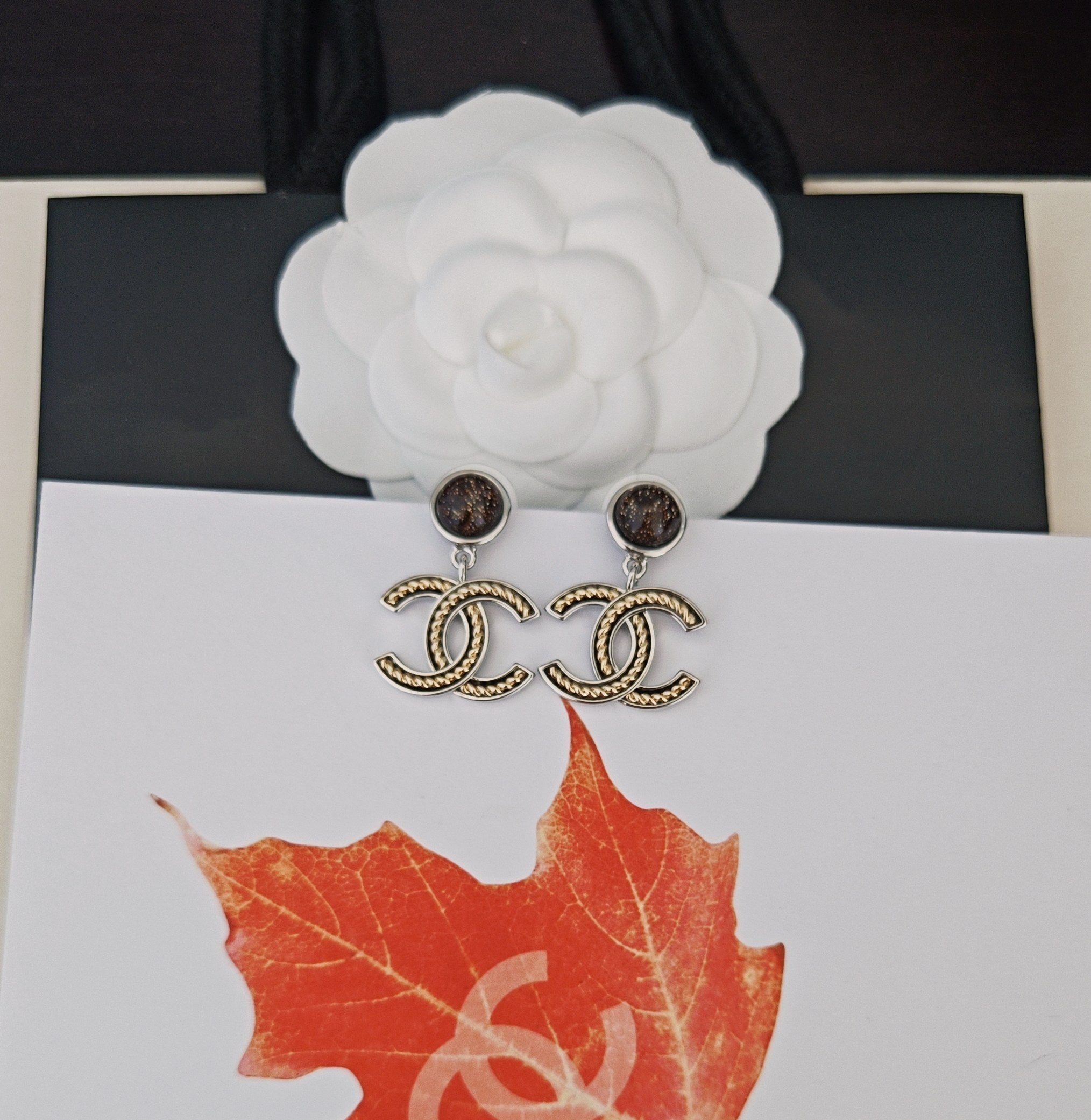 Fashionable two-tone black diamond earrings