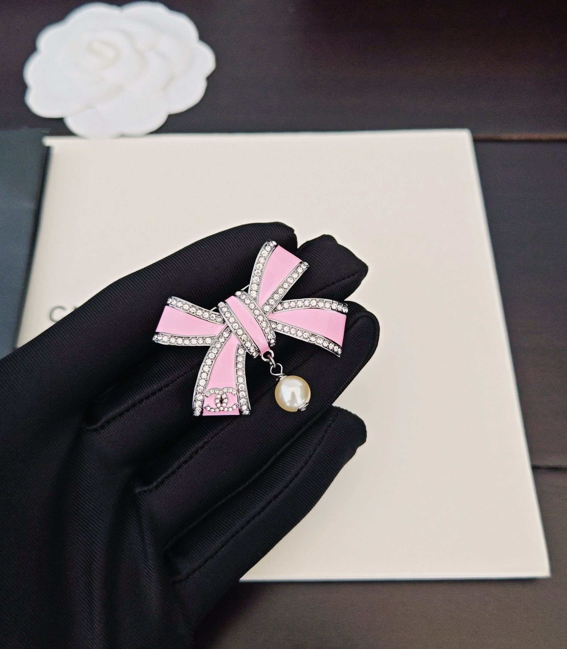Bow Pearl Pendant Brooch