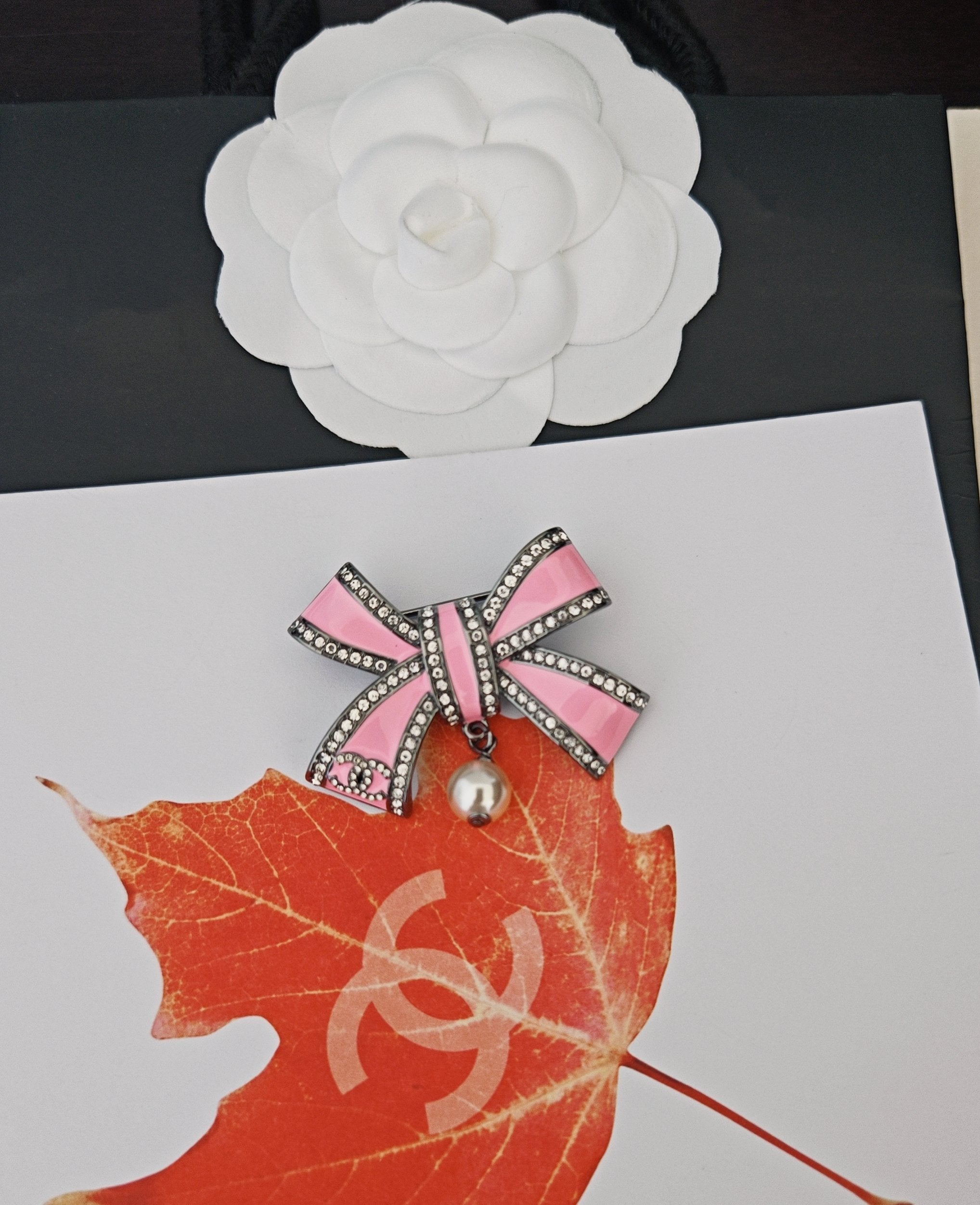 Bow Pearl Pendant Brooch