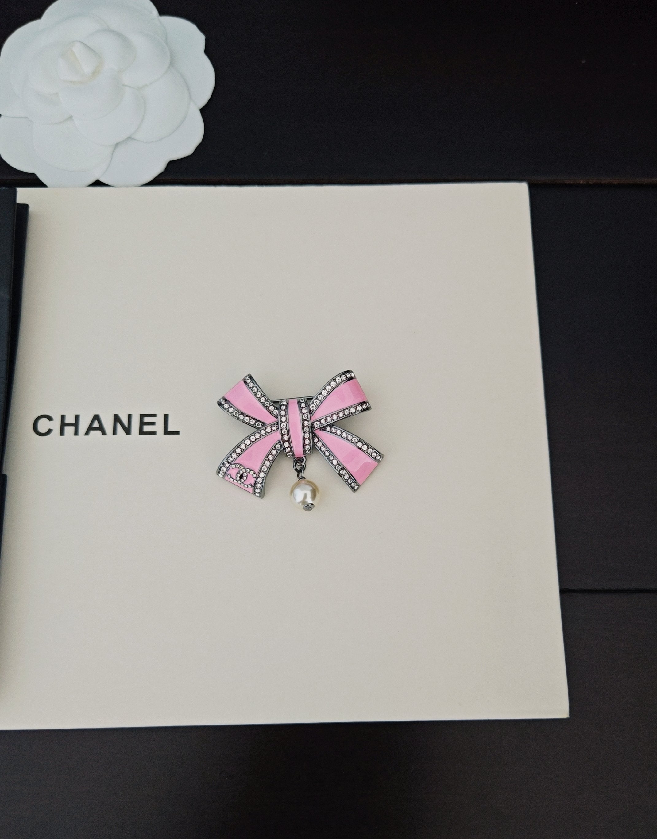 Bow Pearl Pendant Brooch