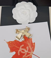 Bow Pearl Pendant Brooch