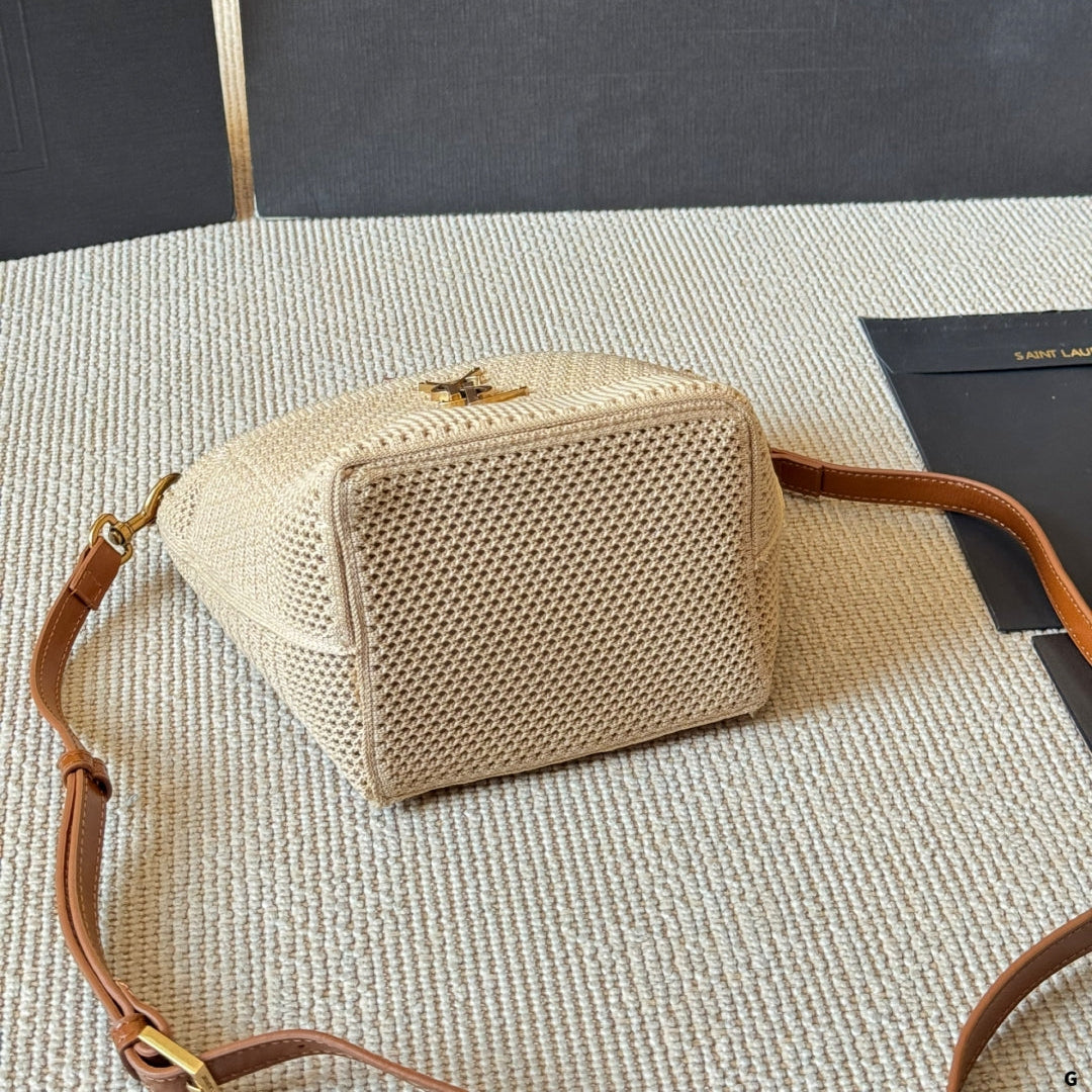 Fashion Raffia Gold Label Woven Small Bag