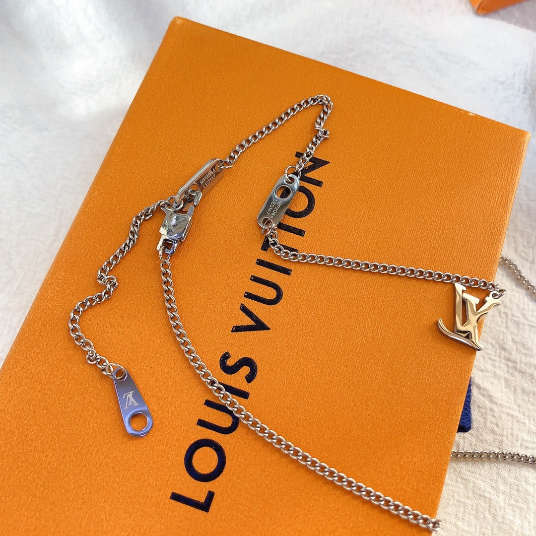 Logo round necklace