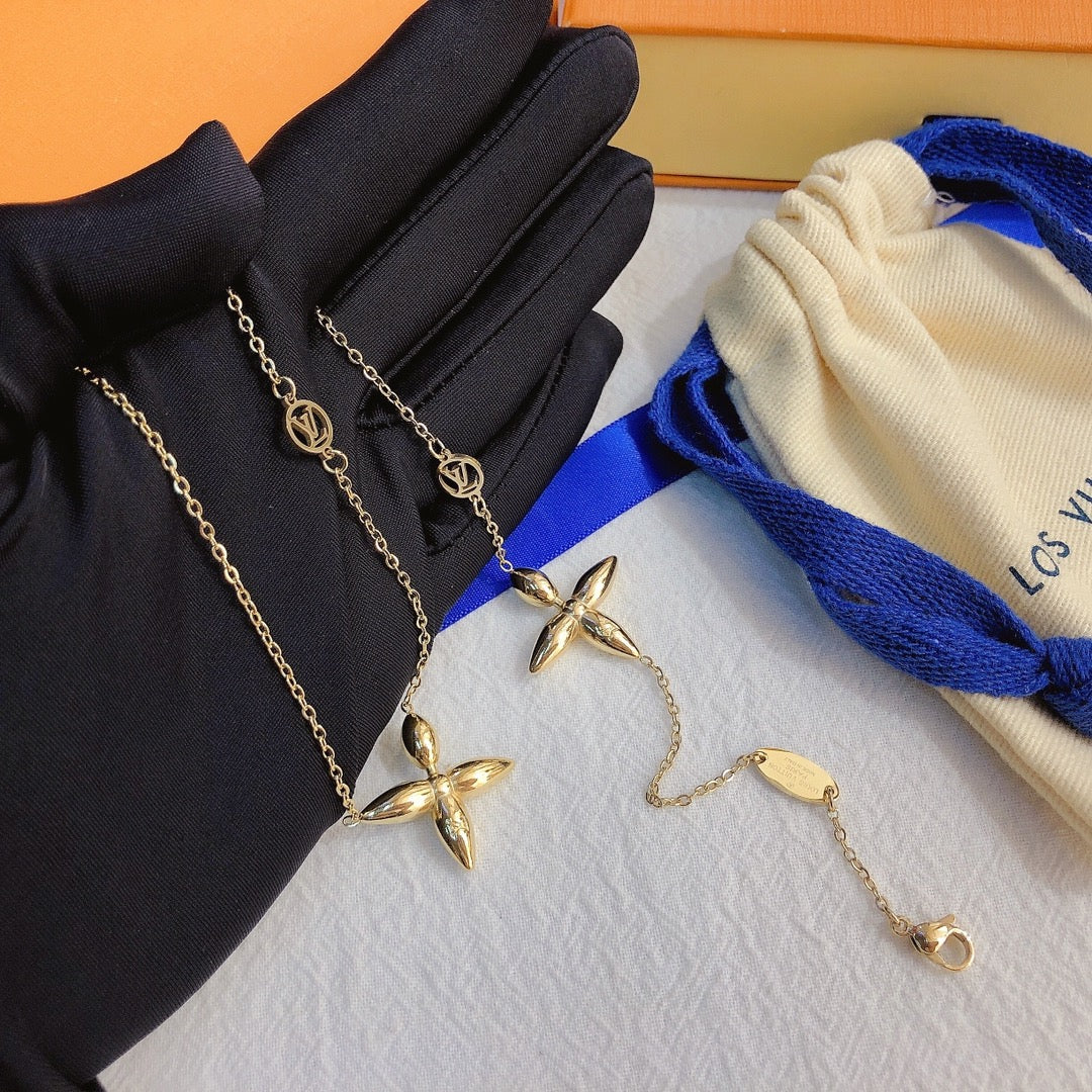 Fashionable floral pendant bracelet and necklace