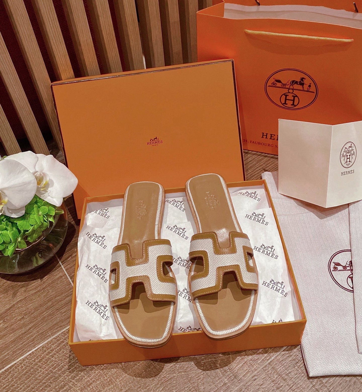 Spliced canvas and leather slippers